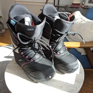 Women's Black and Purple Snow Boots
